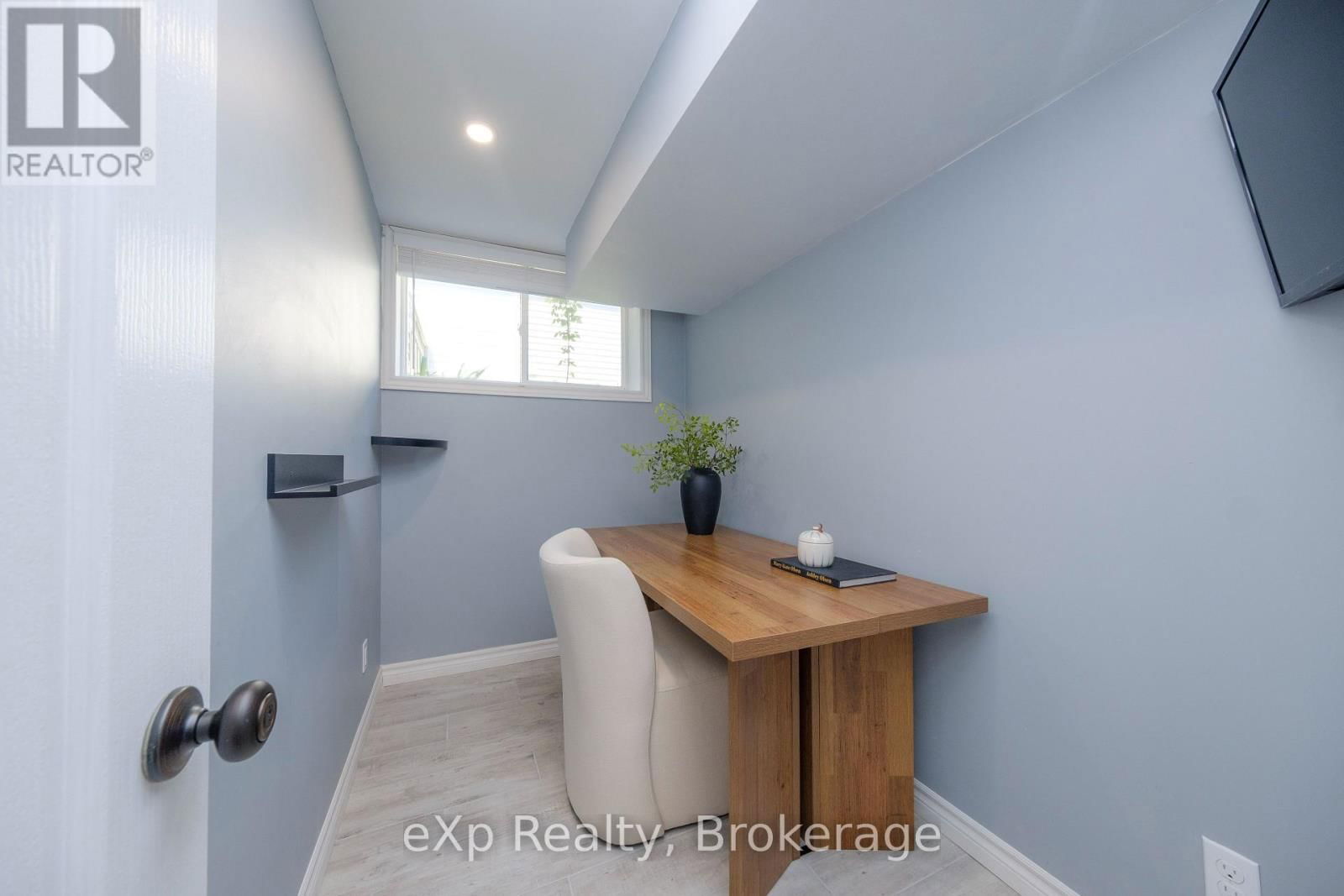 484 FALCONER STREET Image 12