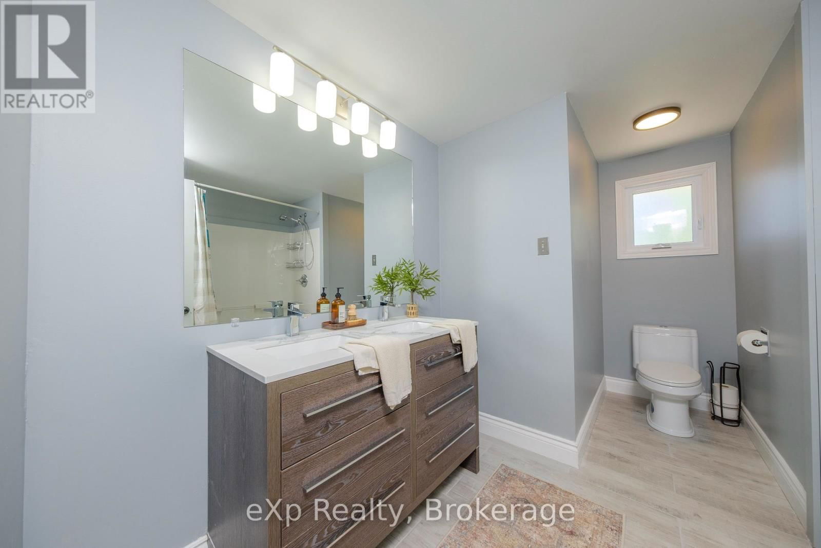 484 FALCONER STREET Image 13