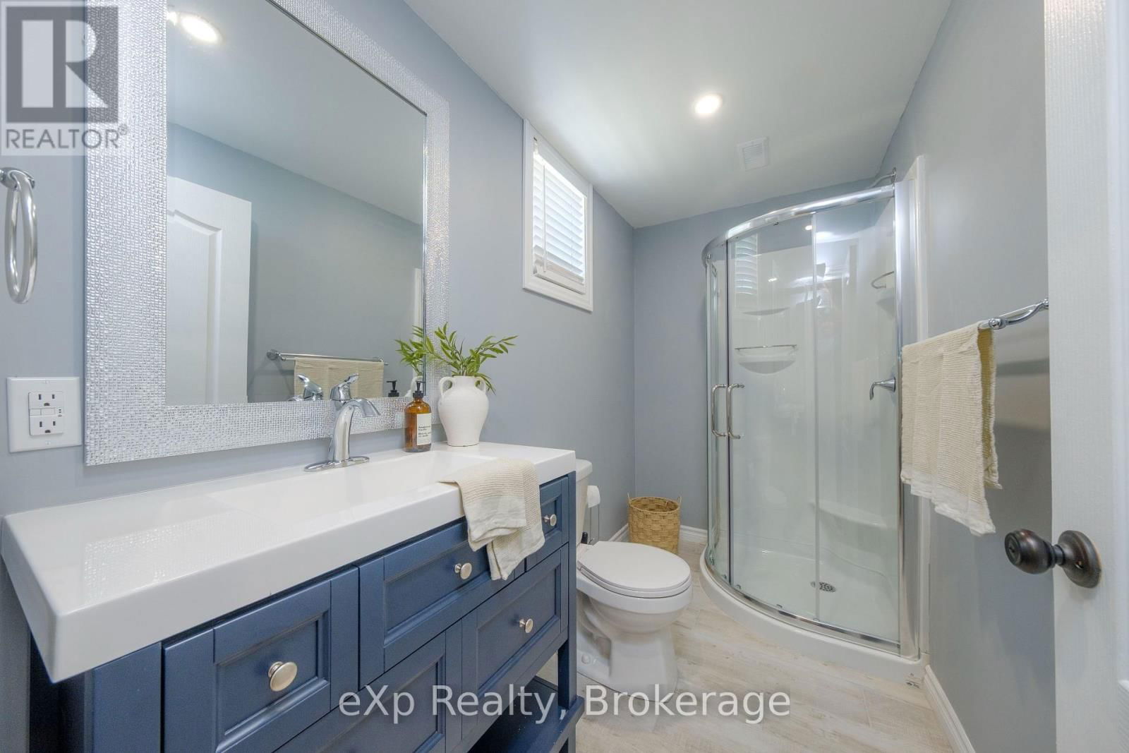 484 FALCONER STREET Image 14