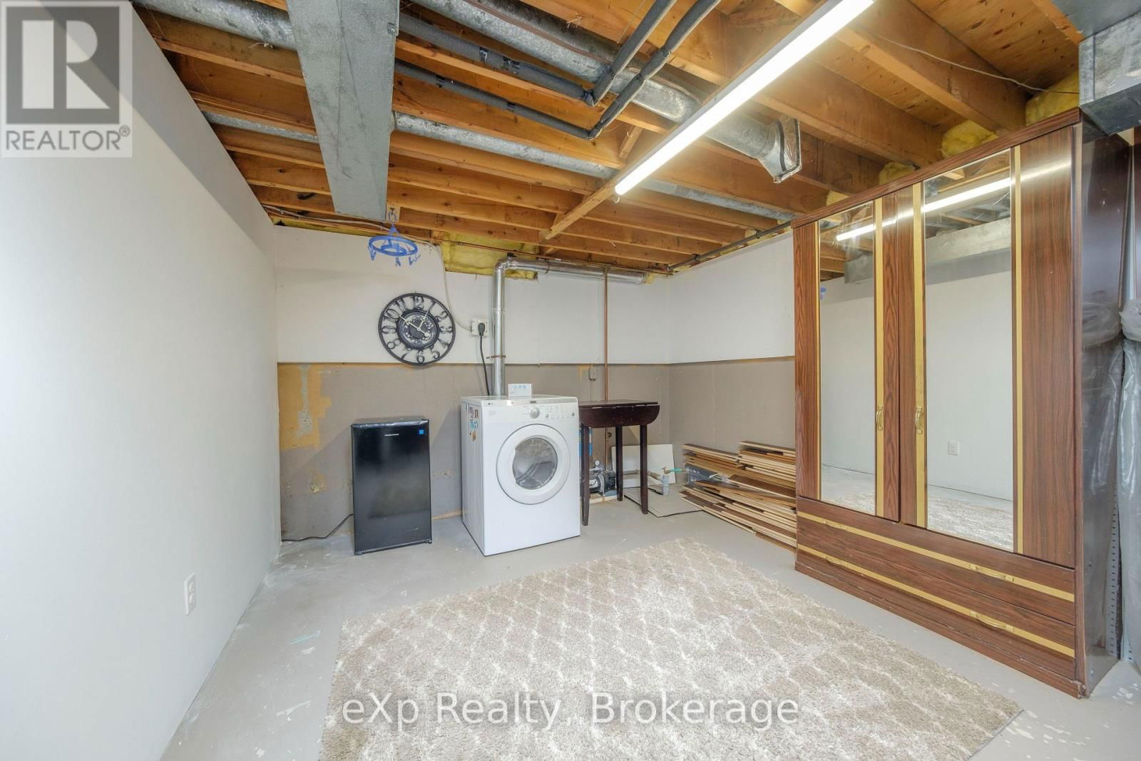 484 FALCONER STREET Image 16