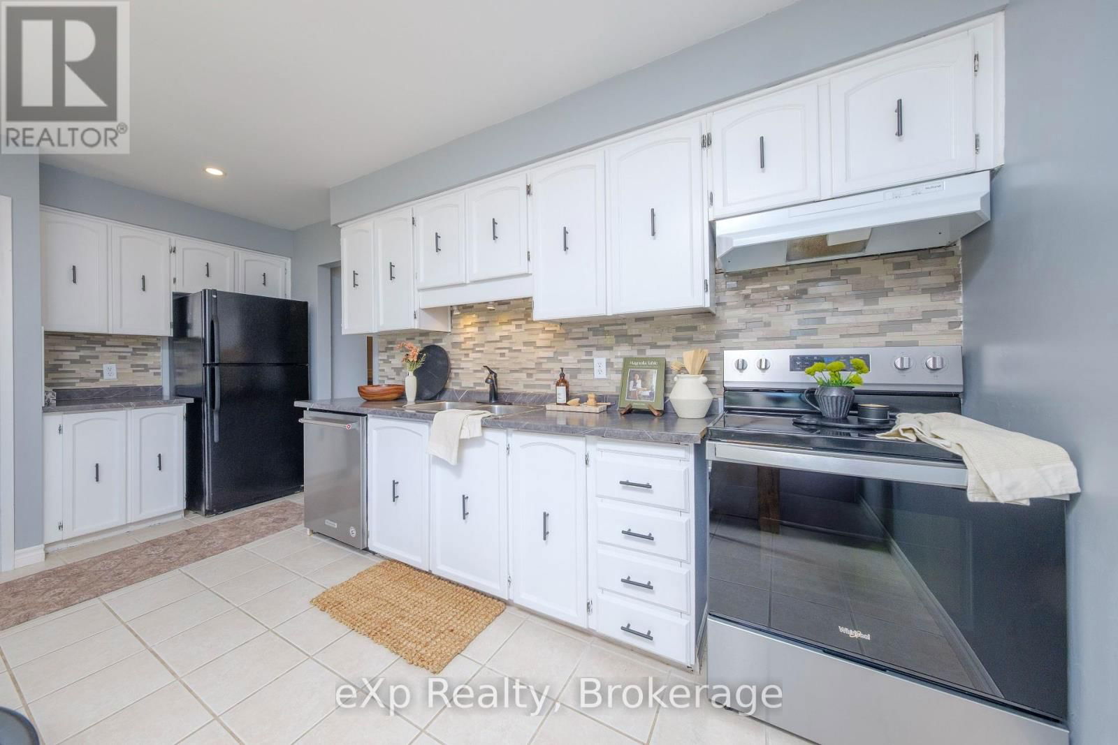 484 FALCONER STREET Image 6
