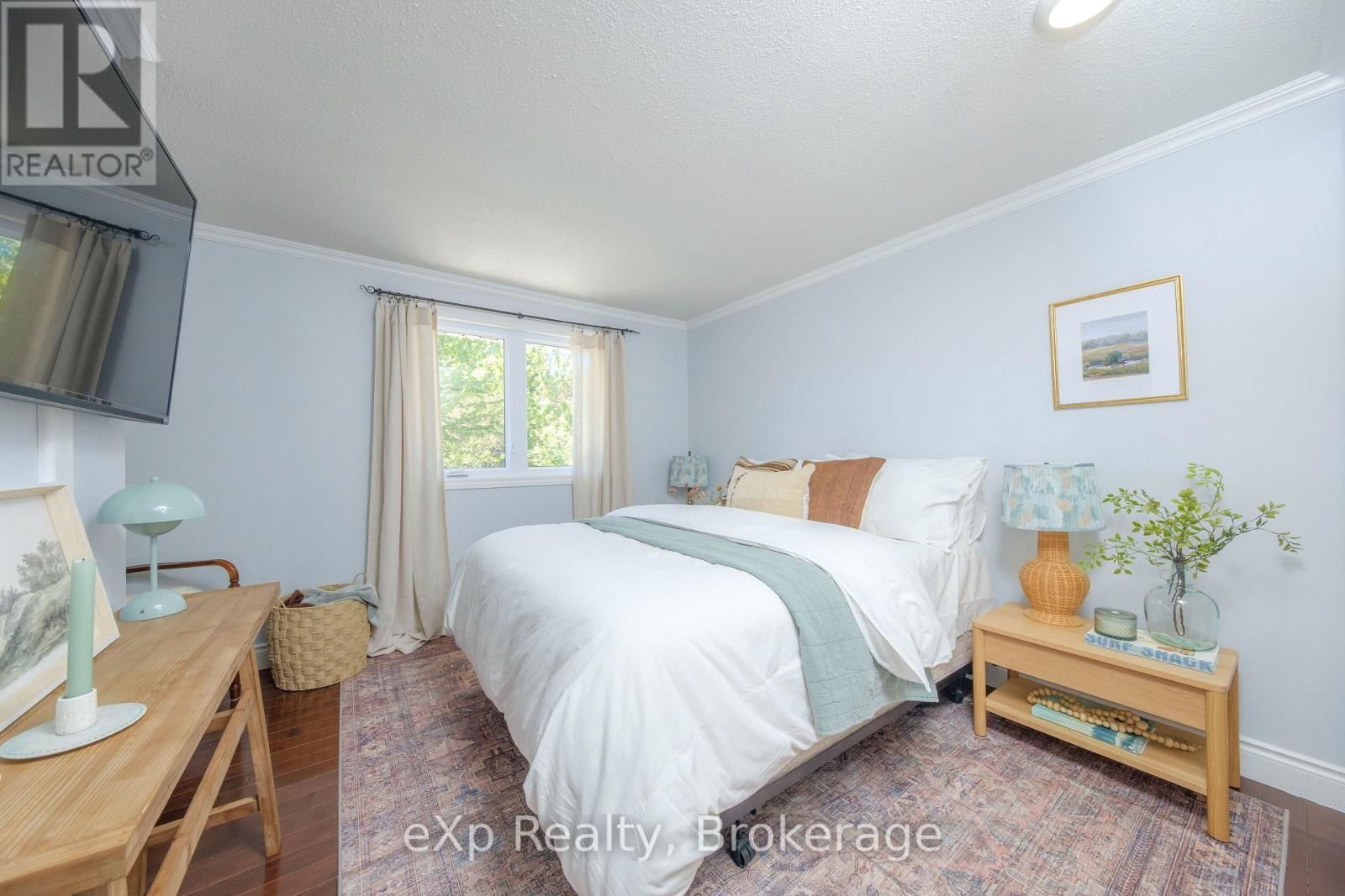 484 FALCONER STREET Image 9