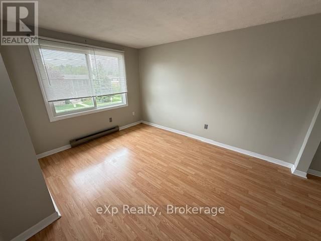 29 - 850 WALSH STREET WEST Image 12