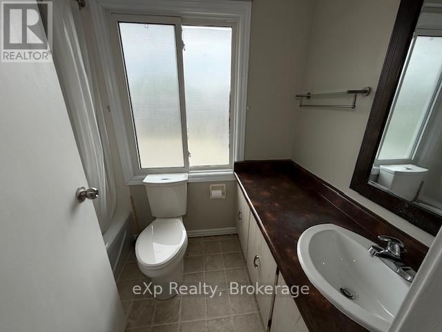 29 - 850 WALSH STREET WEST Image 16