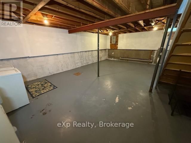 29 - 850 WALSH STREET WEST Image 18