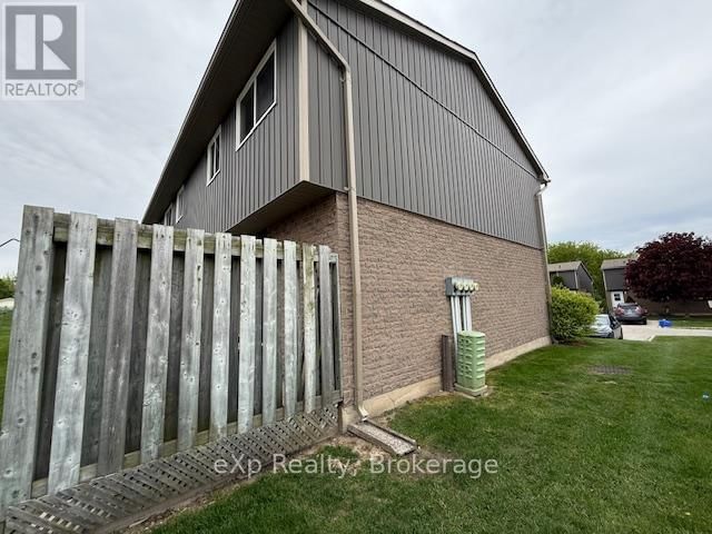 29 - 850 WALSH STREET WEST Image 4