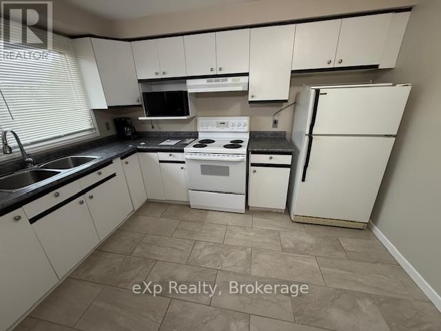29 - 850 WALSH STREET WEST Image 7