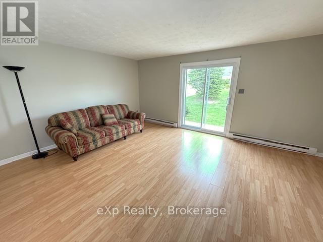 29 - 850 WALSH STREET WEST Image 8