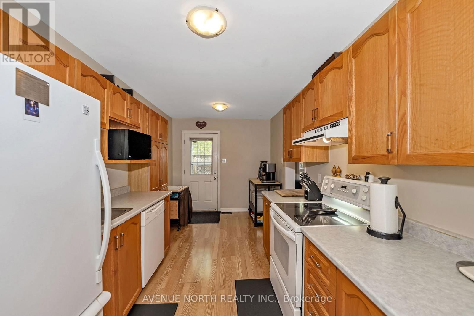 120 MARKLAND CRESCENT Image 12