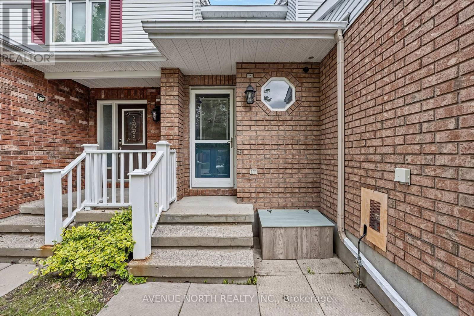 120 MARKLAND CRESCENT Image 2