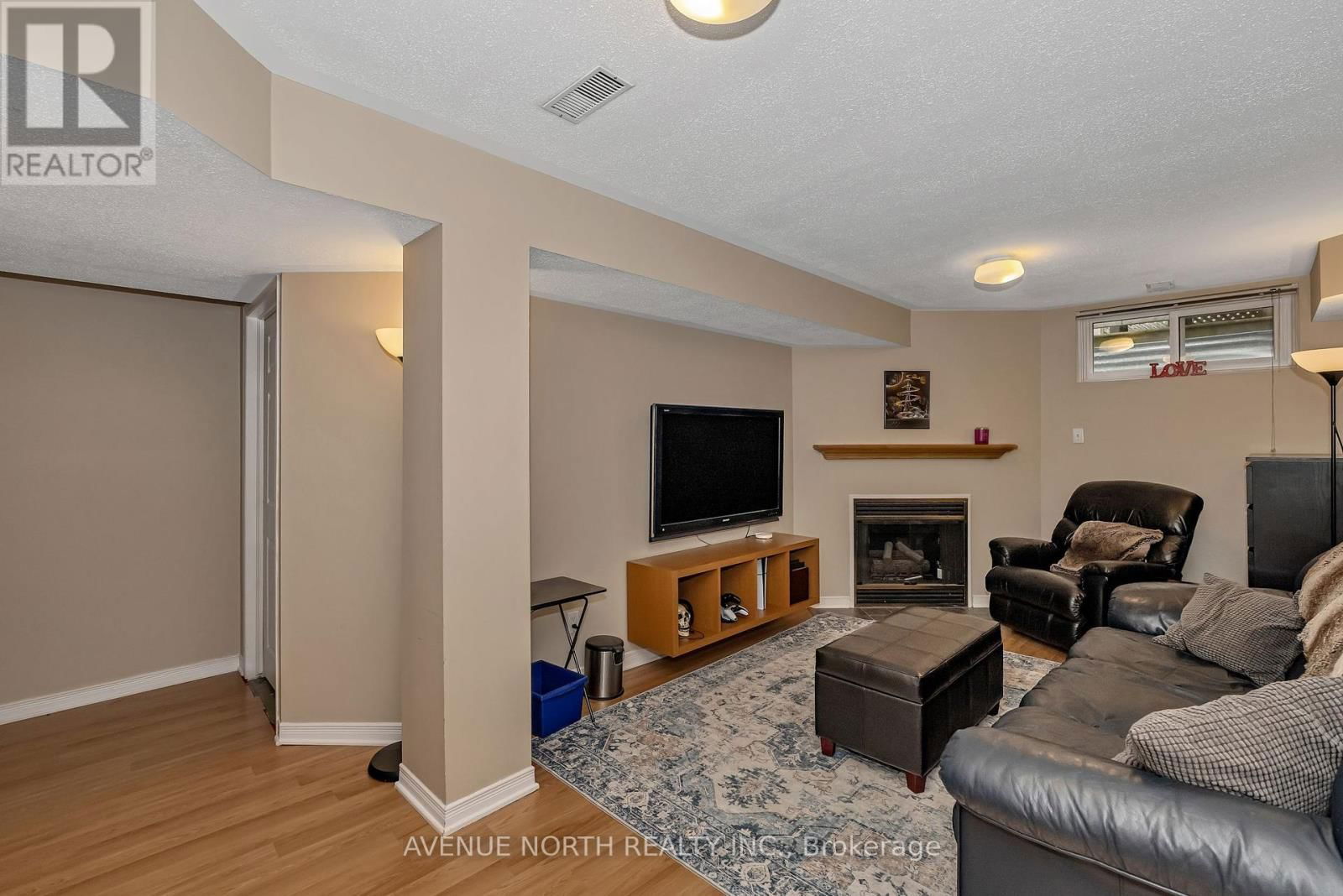 120 MARKLAND CRESCENT Image 25