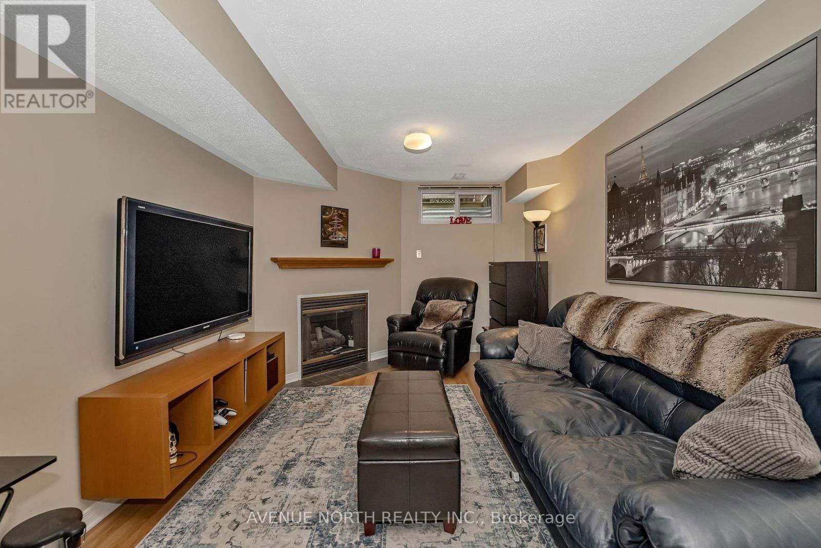 120 MARKLAND CRESCENT Image 26