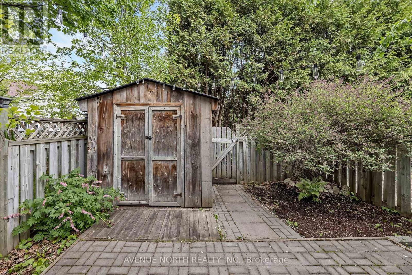 120 MARKLAND CRESCENT Image 30