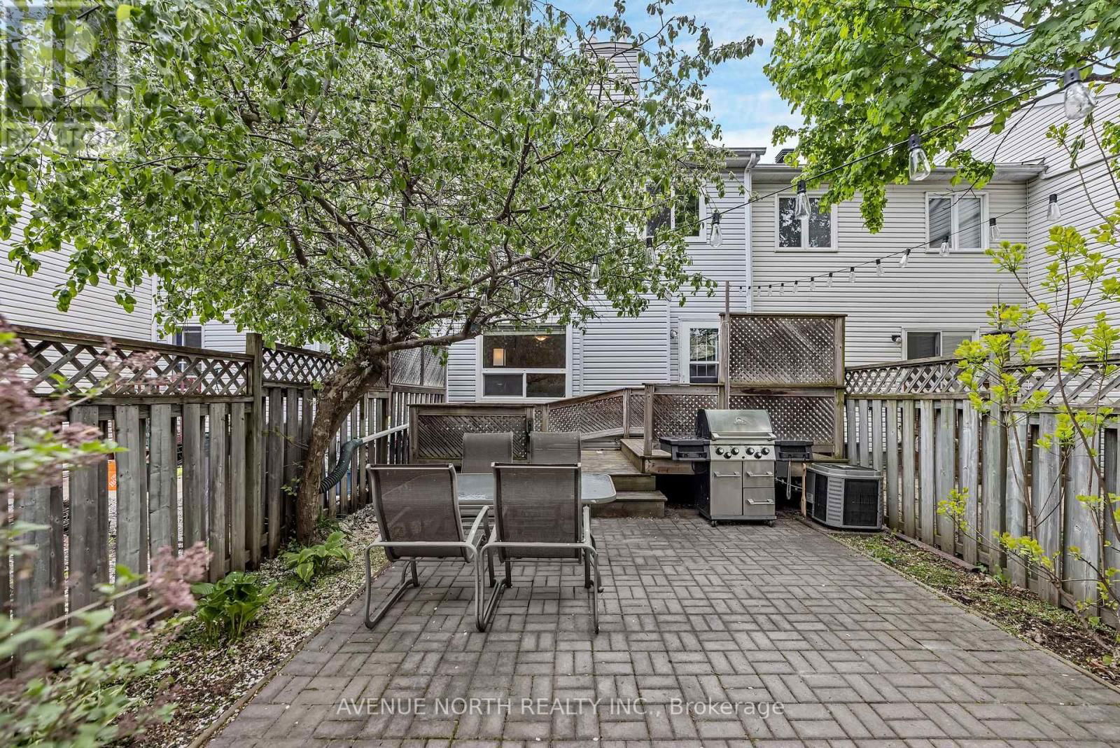 120 MARKLAND CRESCENT Image 32
