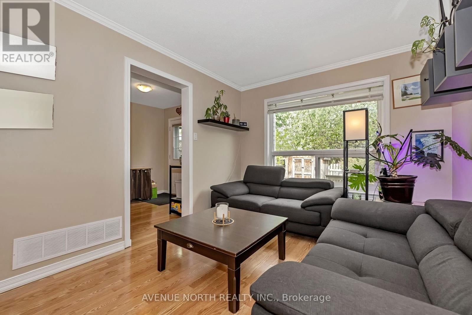 120 MARKLAND CRESCENT Image 6