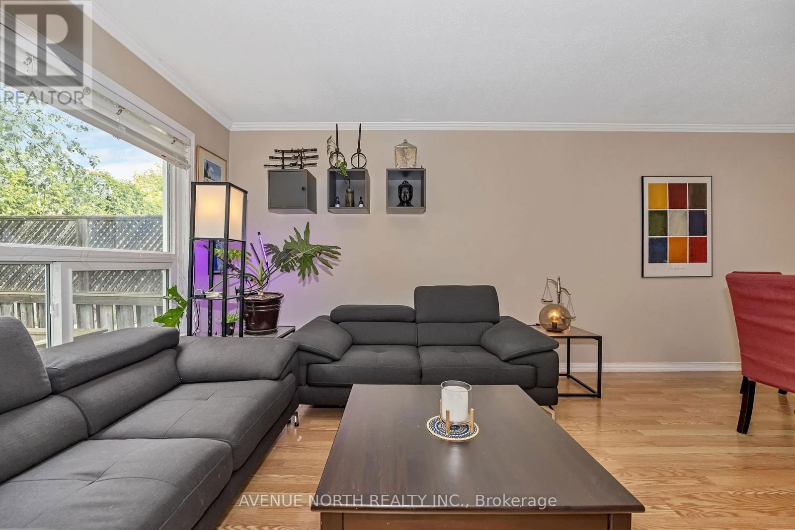 120 MARKLAND CRESCENT Image 7