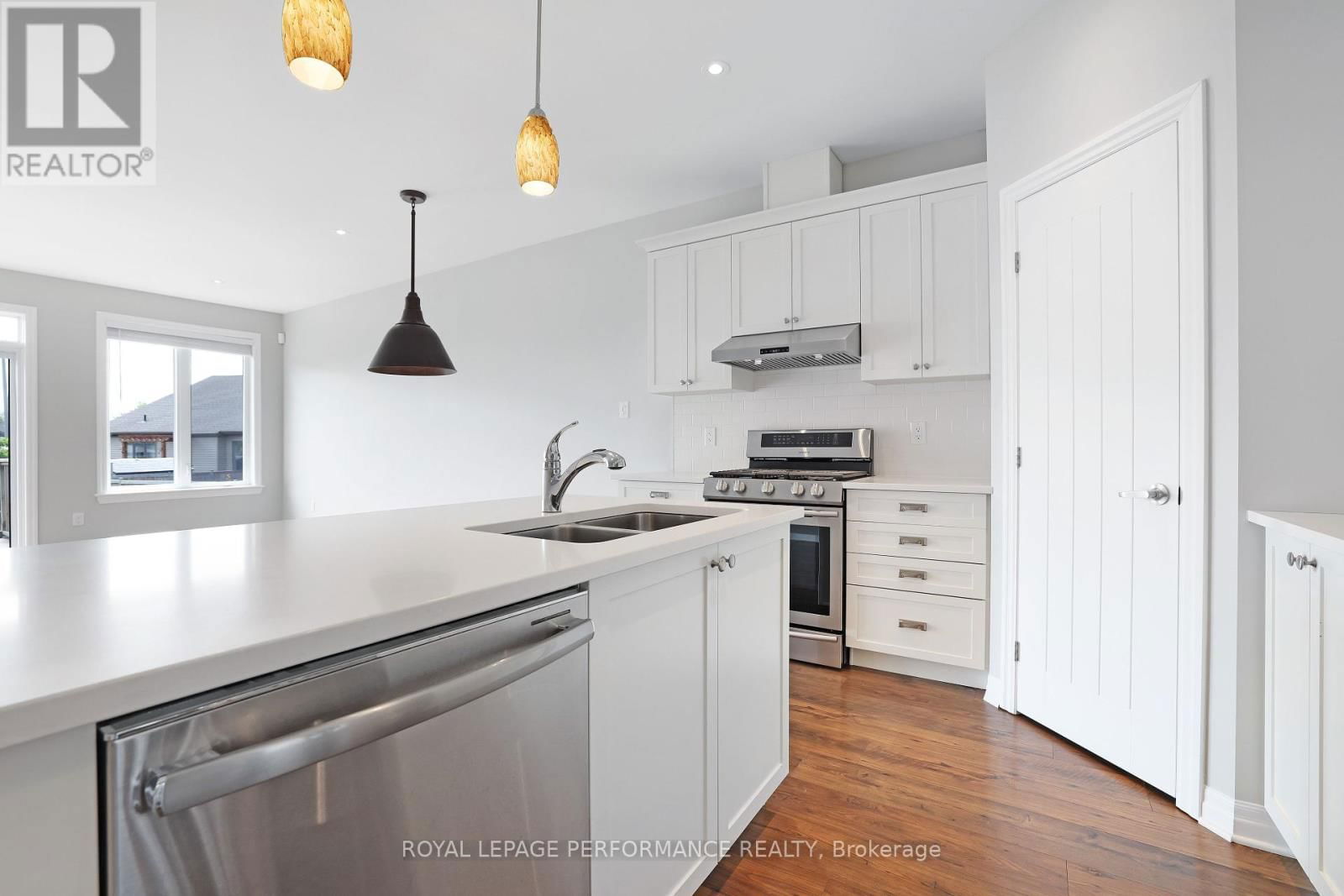 710 MAURICE STEAD STREET Image 11
