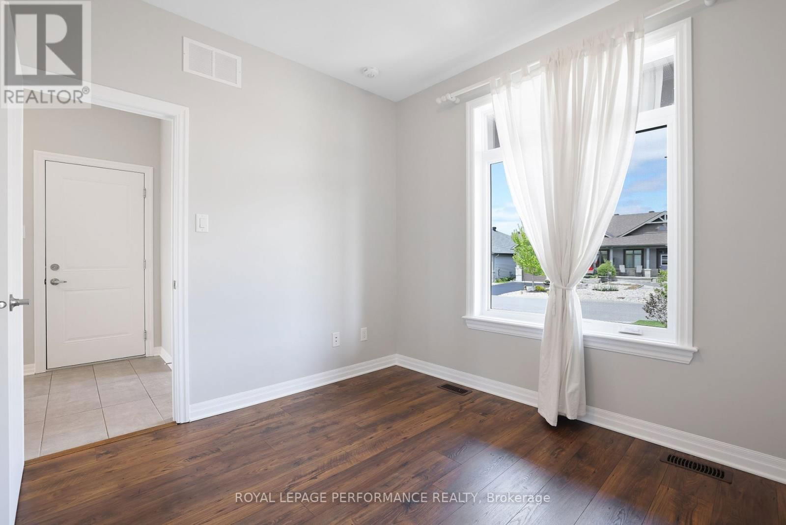 710 MAURICE STEAD STREET Image 24
