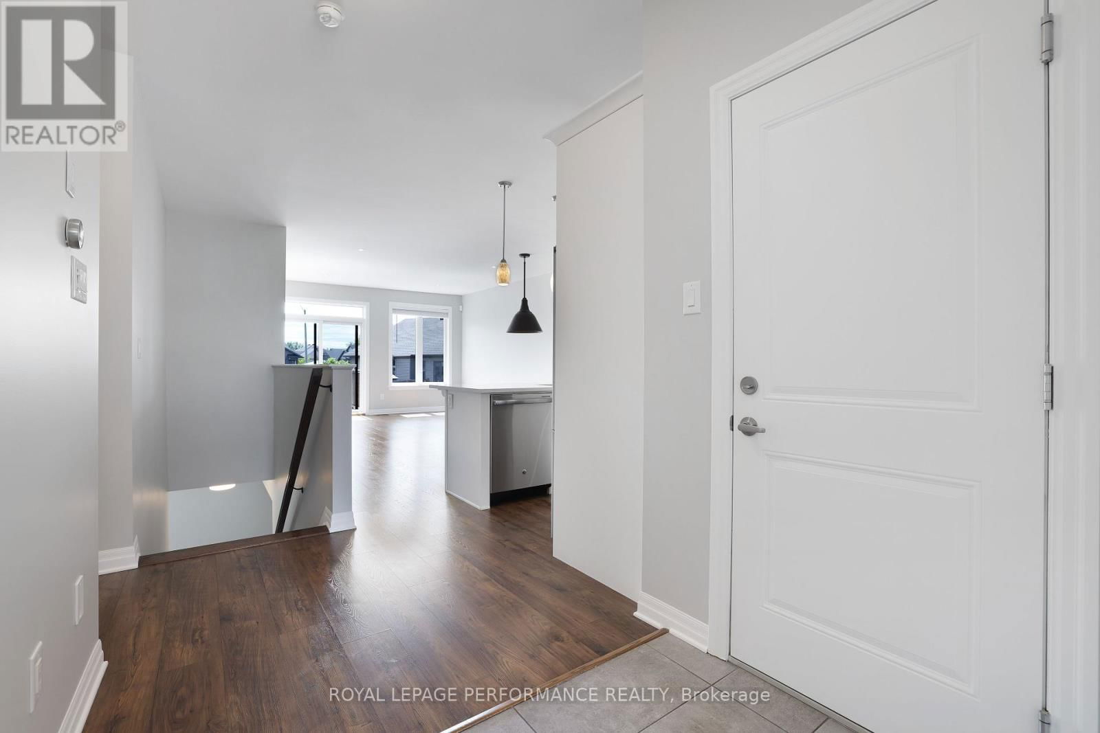 710 MAURICE STEAD STREET Image 7