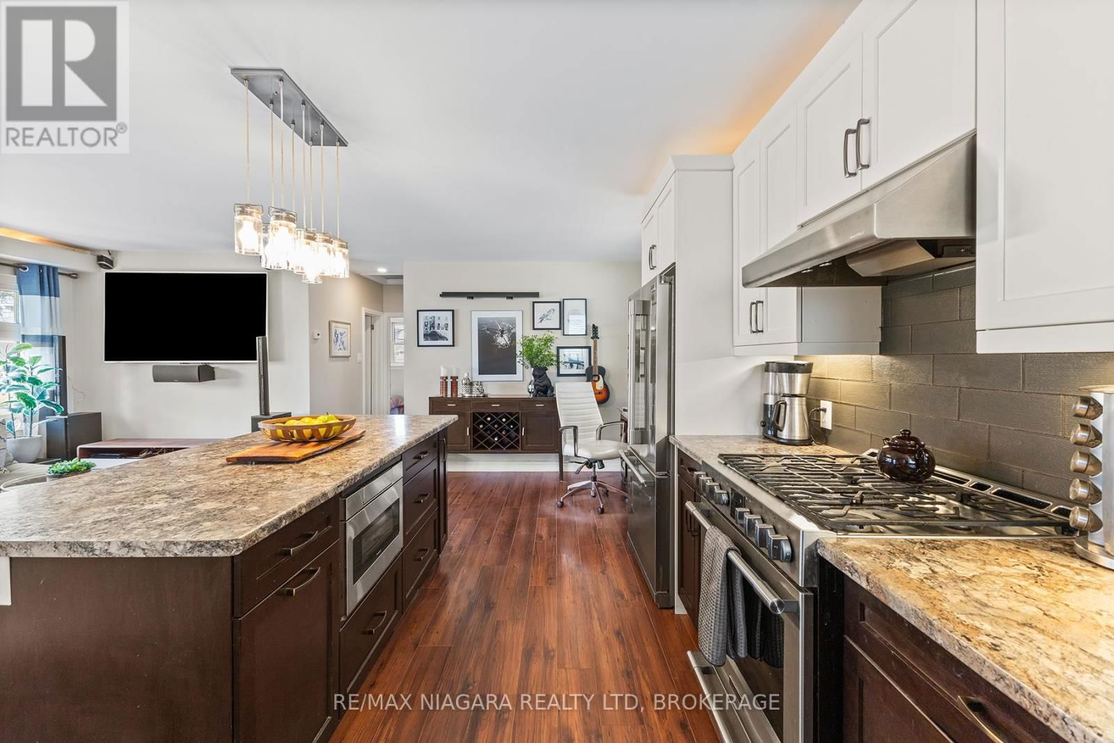 664 GENEVA STREET Image 10