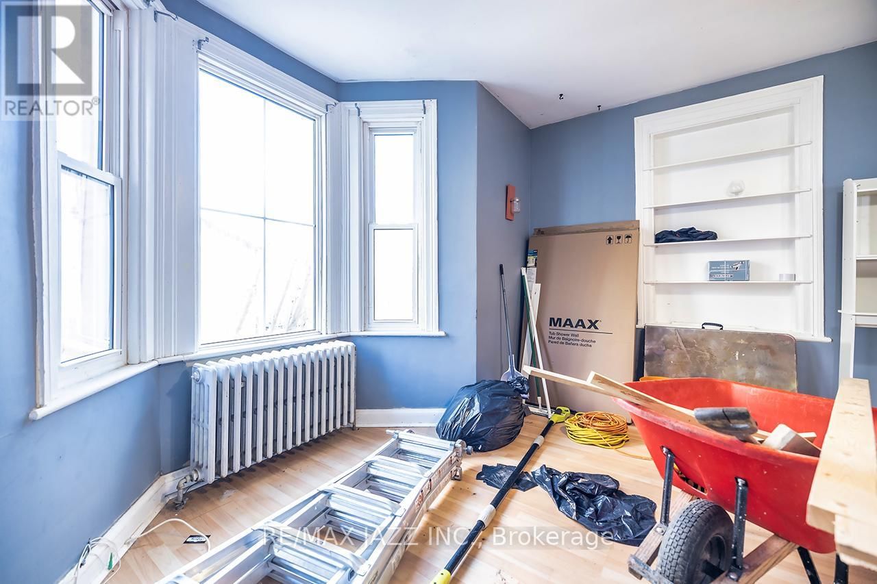 221 WALTON STREET Image 10