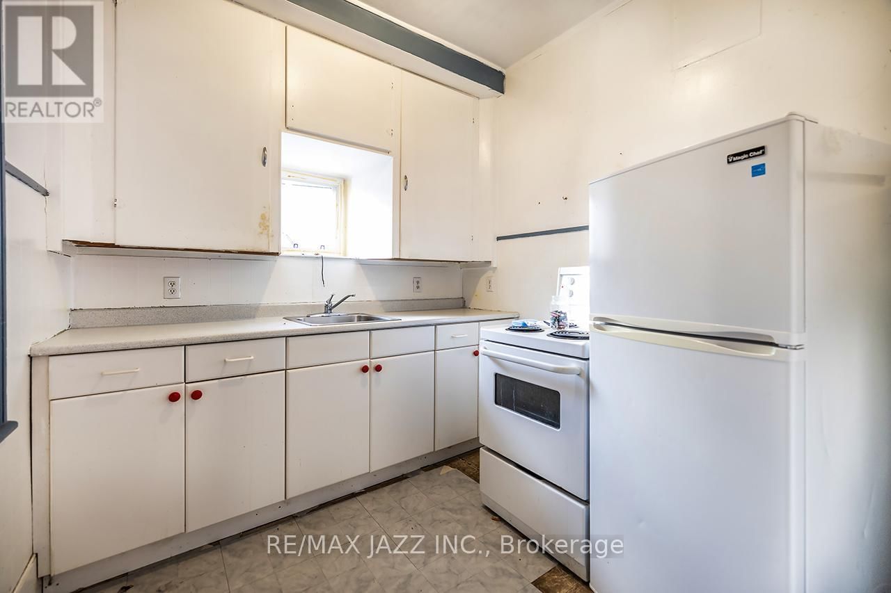 221 WALTON STREET Image 12