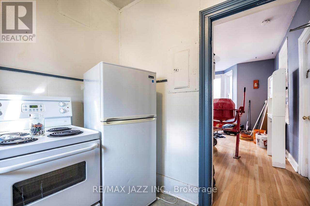 221 WALTON STREET Image 14