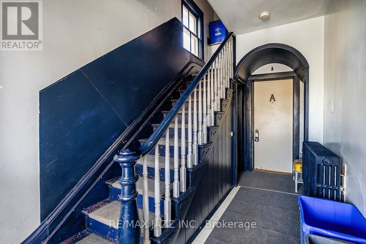 221 WALTON STREET Image 16