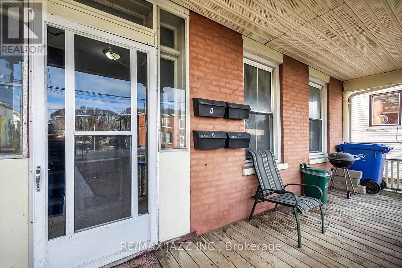 221 WALTON STREET Image 17