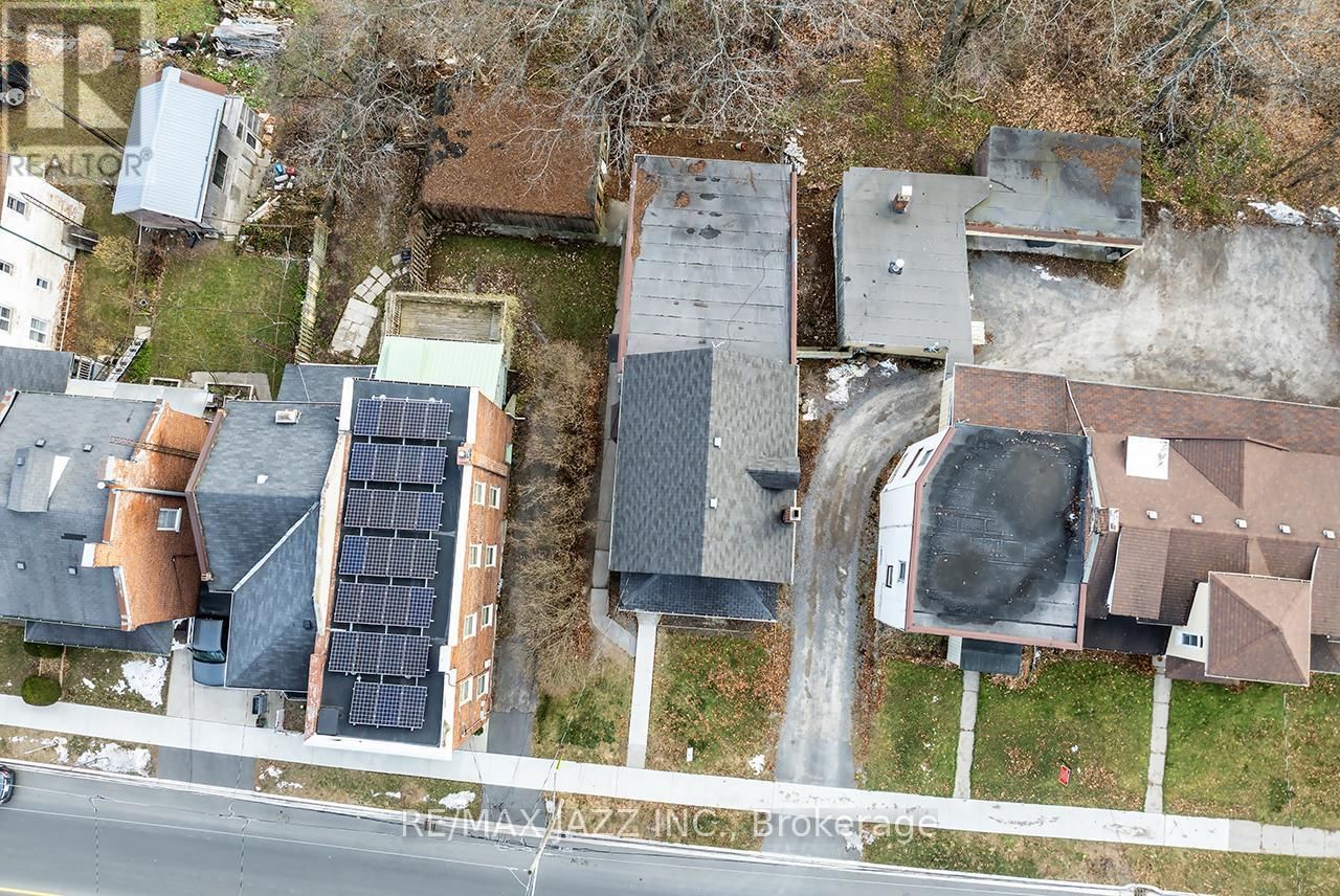 221 WALTON STREET Image 2