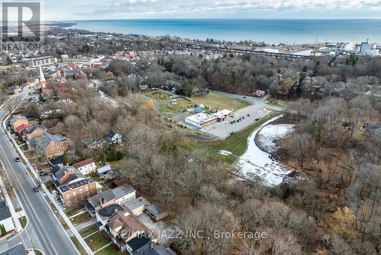 221 WALTON STREET Image 3