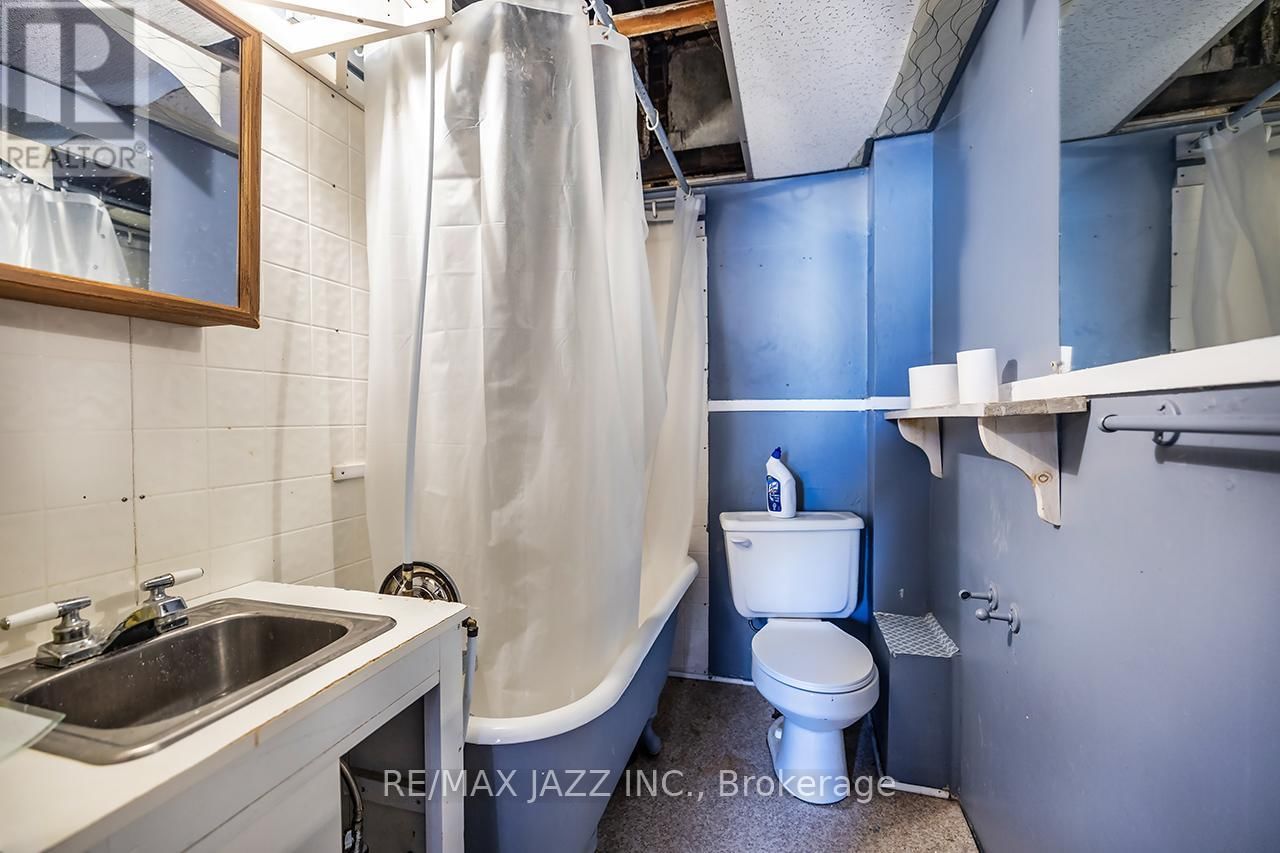 221 WALTON STREET Image 4
