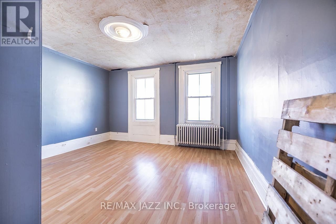 221 WALTON STREET Image 5