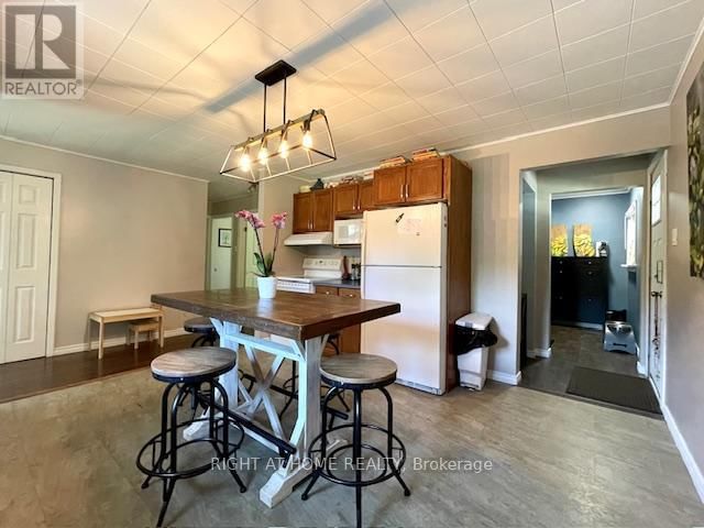 9236 FOREST CRESCENT Image 10