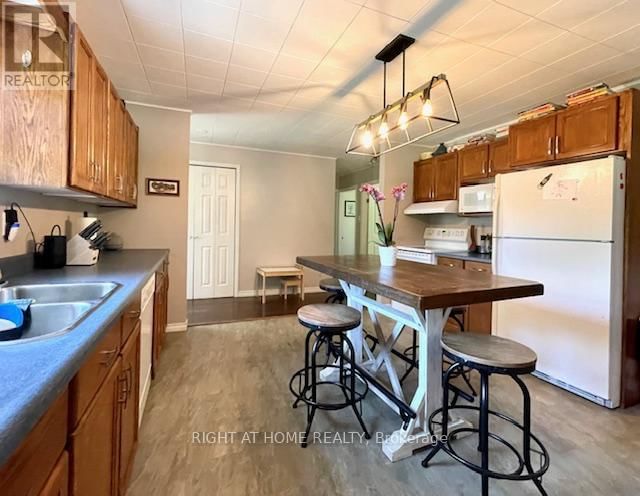 9236 FOREST CRESCENT Image 12