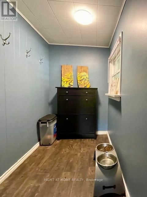 9236 FOREST CRESCENT Image 18