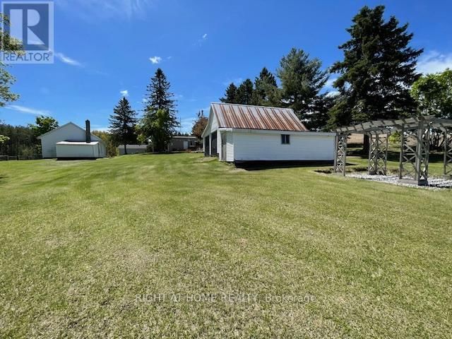 9236 FOREST CRESCENT Image 29
