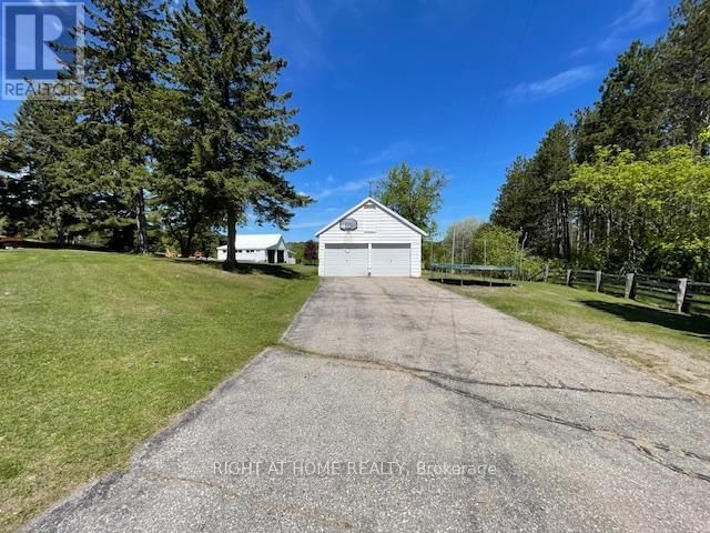 9236 FOREST CRESCENT Image 30