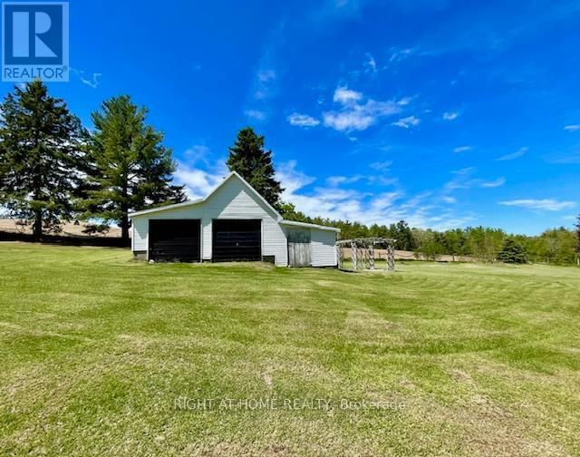 9236 FOREST CRESCENT Image 32