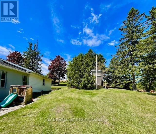 9236 FOREST CRESCENT Image 33