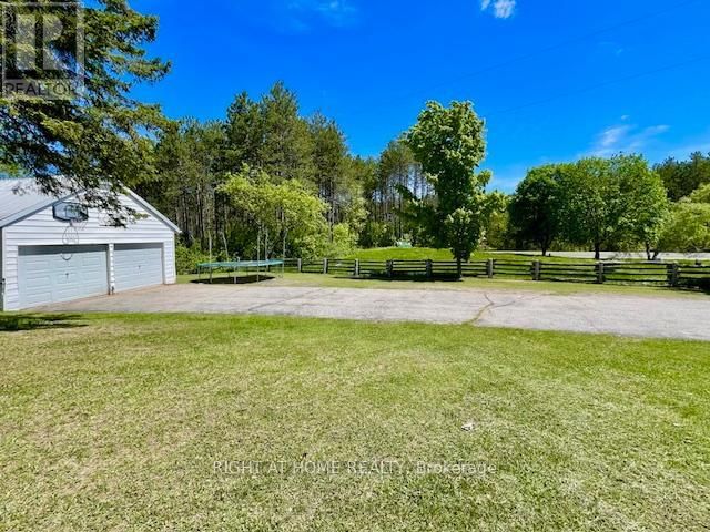 9236 FOREST CRESCENT Image 37