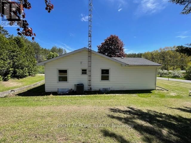 9236 FOREST CRESCENT Image 38