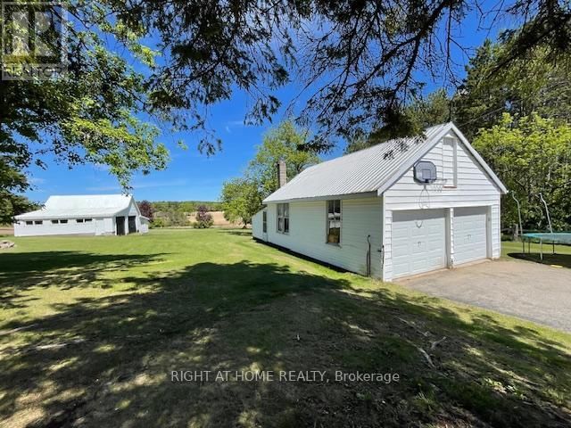 9236 FOREST CRESCENT Image 40