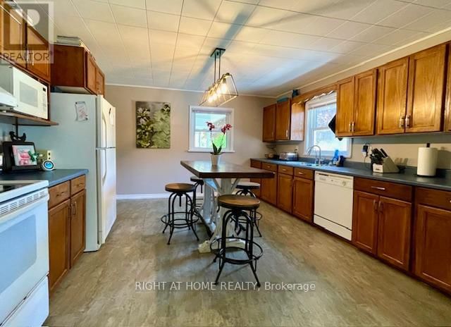 9236 FOREST CRESCENT Image 8