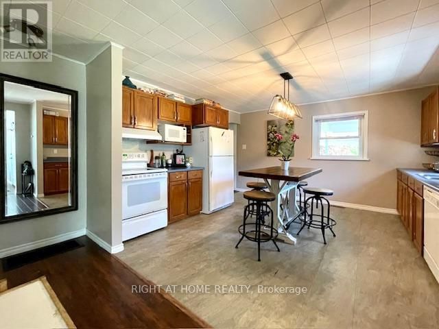 9236 FOREST CRESCENT Image 9