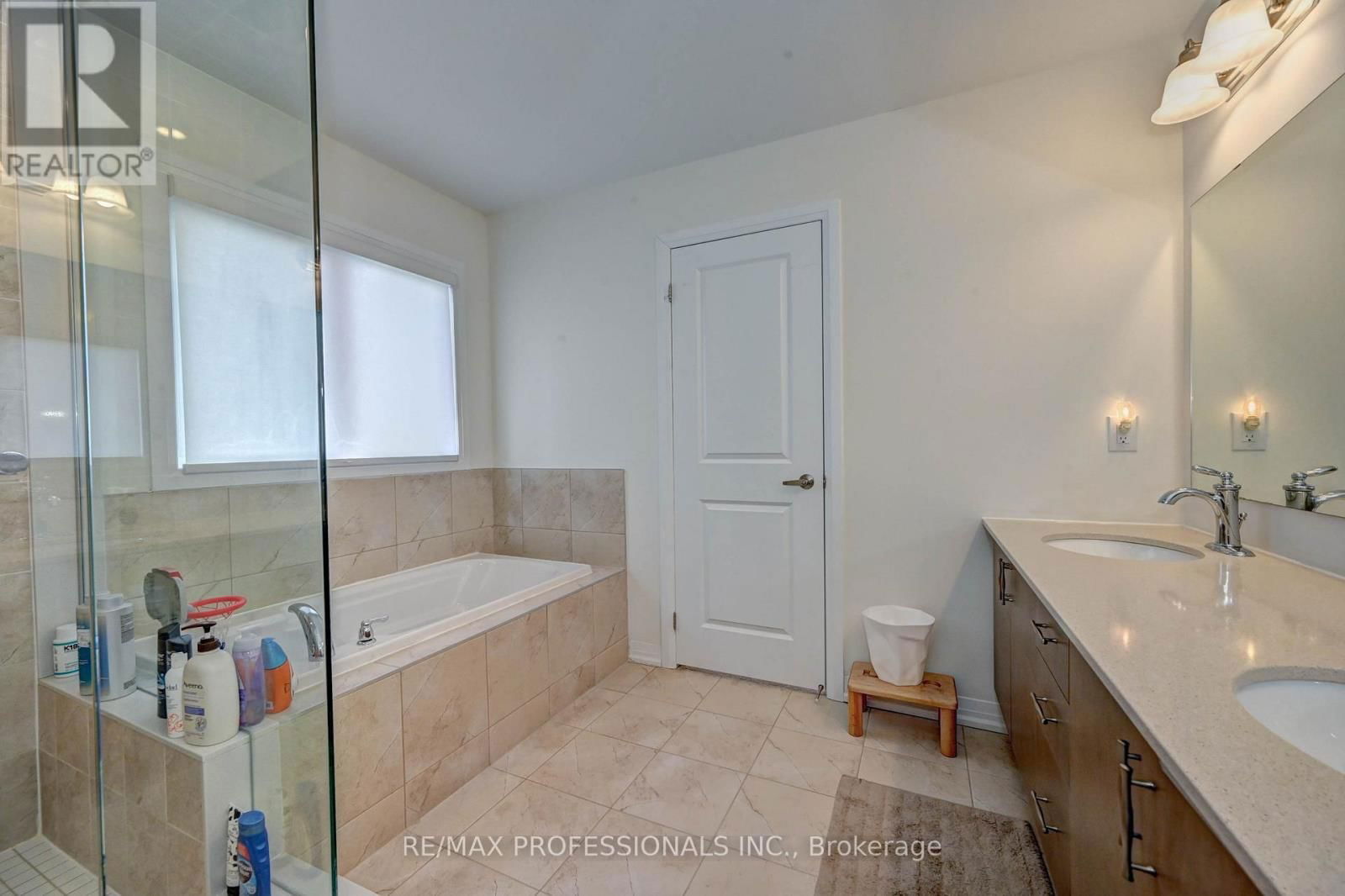 36 BLACKLOCK STREET Image 32