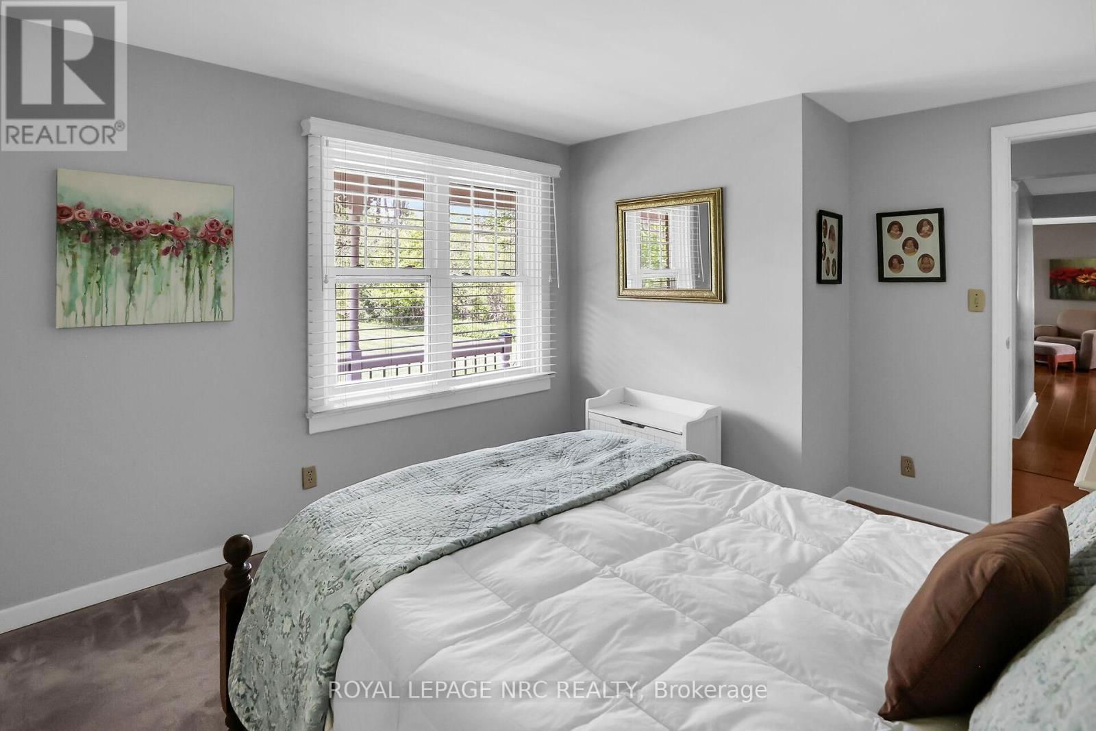 410 CAIRNS CRESCENT Image 22