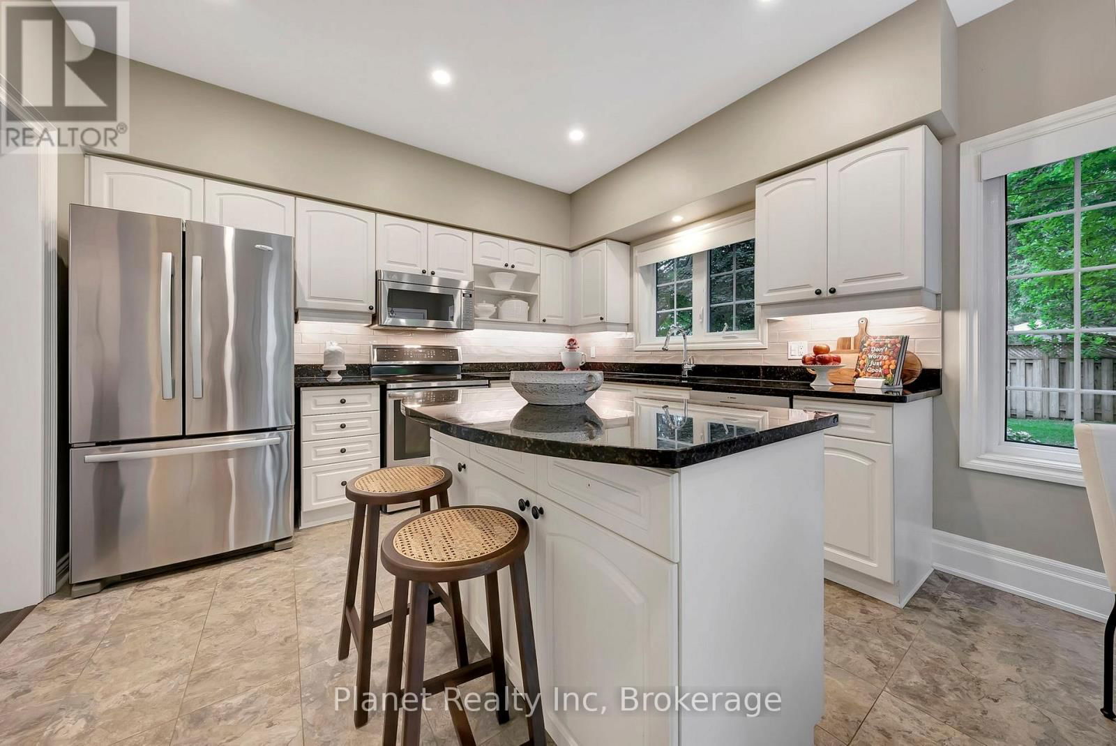 11 - 25 MANOR PARK CRESCENT Image 12