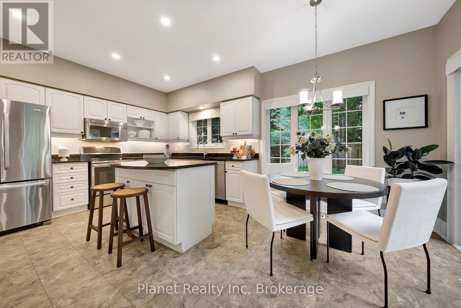 11 - 25 MANOR PARK CRESCENT Image 14