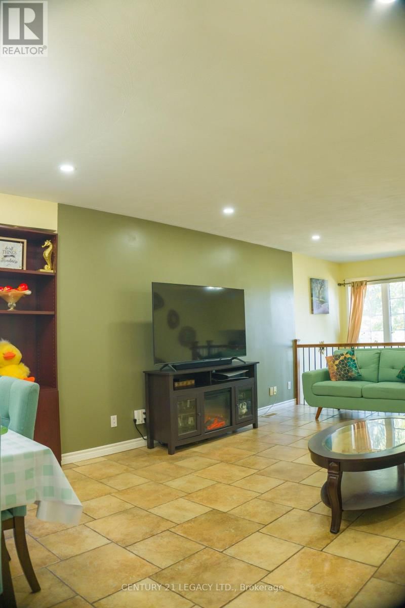 53 POND HOLLOW DRIVE Image 12